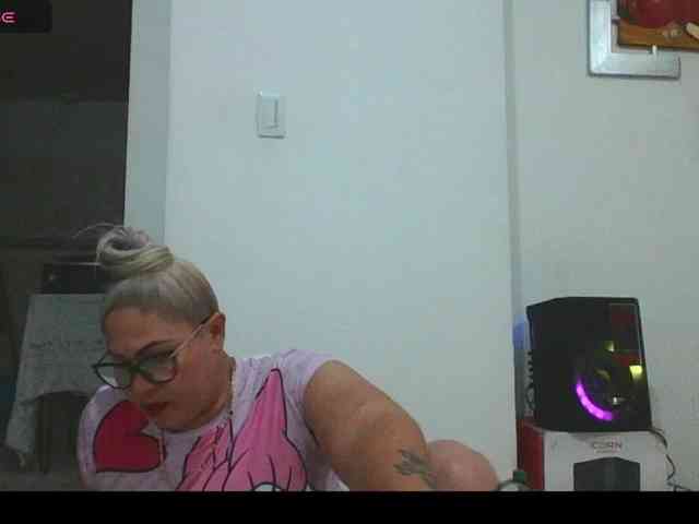 Hotmommyxxx webcam