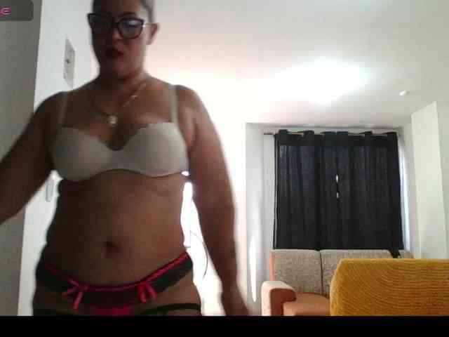 Hotmommyxxx webcam