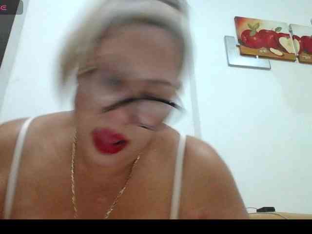 Hotmommyxxx Live Webcam on BongaCams