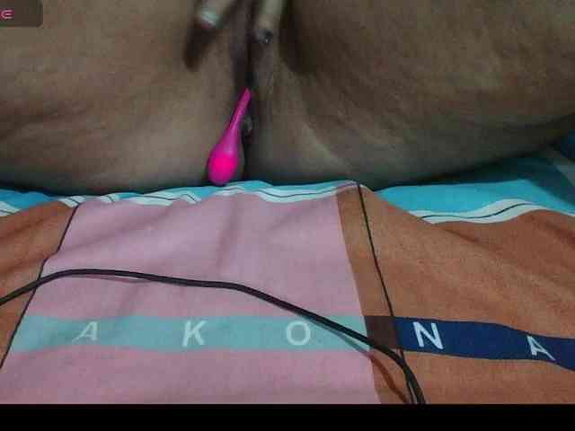 Hotmommyxxx Live Webcam on BongaCams