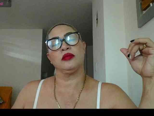 Hotmommyxxx Live Webcam on BongaCams