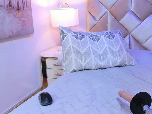 CandyLips4's BongaCams show and profile