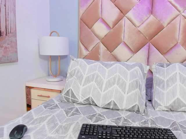 CandyLips4's BongaCams show and profile