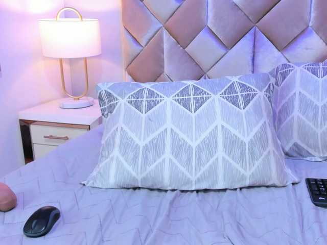 CandyLips4's BongaCams show and profile