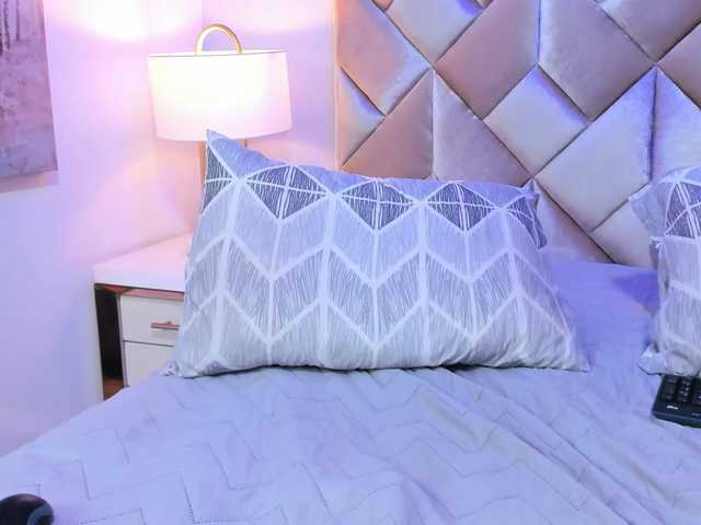 CandyLips4's BongaCams show and profile