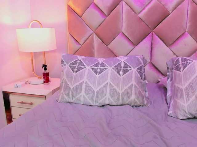 CandyLips4's BongaCams show and profile