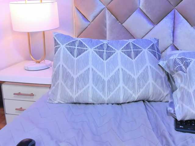 CandyLips4's BongaCams show and profile