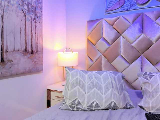 CandyLips4's BongaCams show and profile