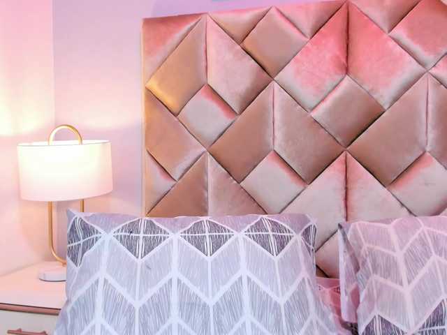 CandyLips4's BongaCams show and profile