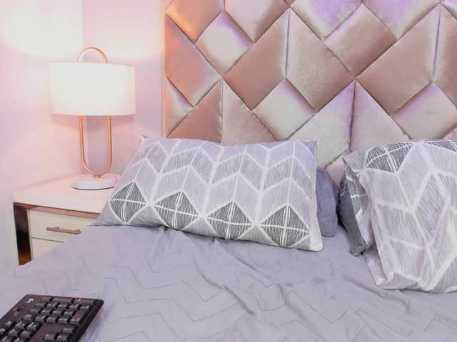 CandyLips4's BongaCams show and profile