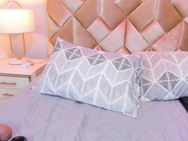 CandyLips4's BongaCams show and profile