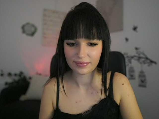 Shiningstarnew18's BongaCams show and profile