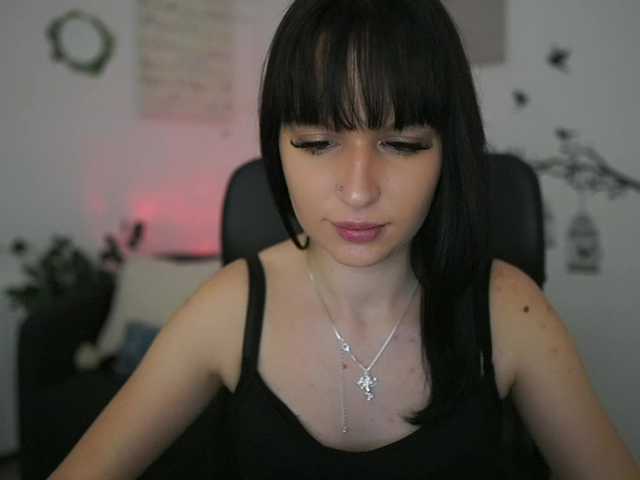 Shiningstarnew18's BongaCams show and profile