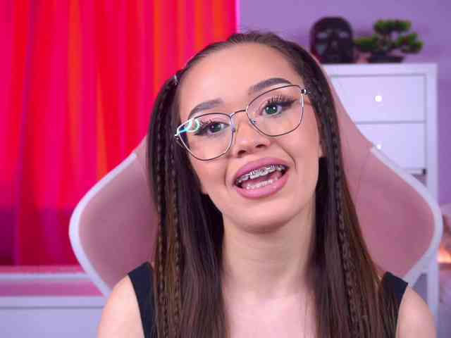 MistyReeds Live Webcam on BongaCams