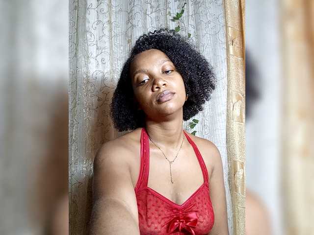 Yvanah's BongaCams show and profile