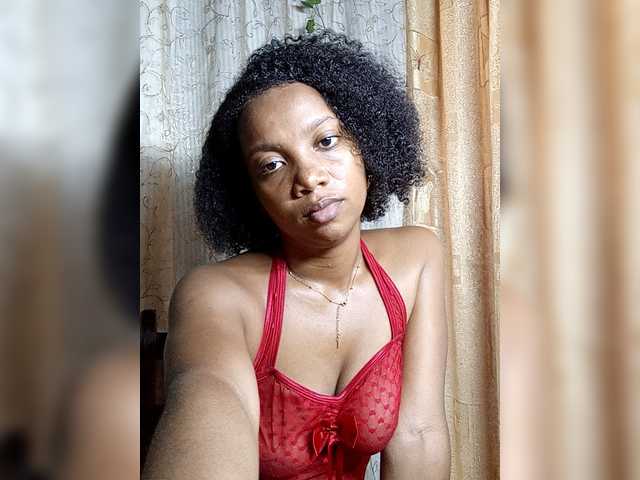 Yvanah's BongaCams show and profile