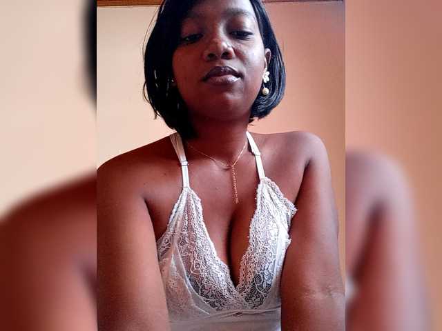 Yvanah's BongaCams show and profile