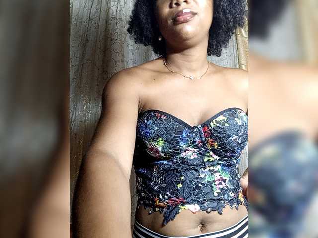 Yvanah – webcam model profile photo