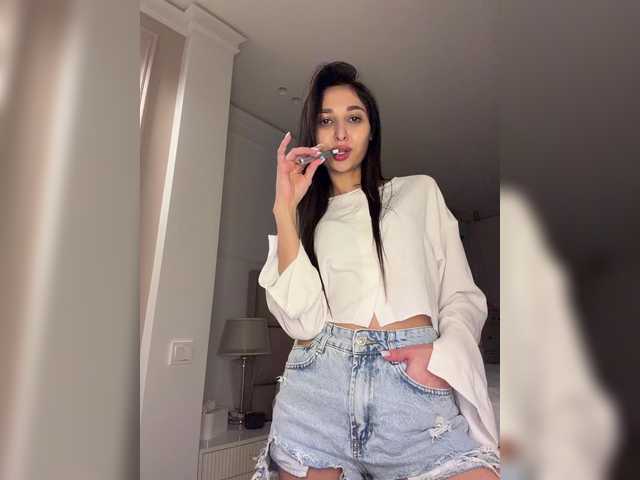 MolliKiana live room