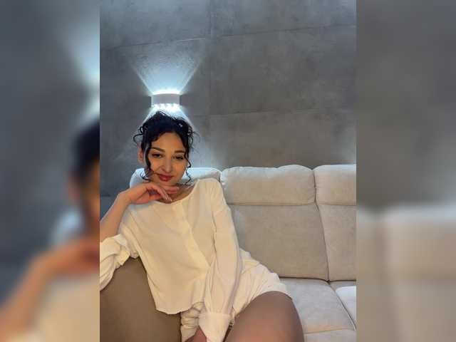 MolliKiana's BongaCams show and profile