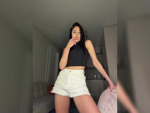 MolliKiana's BongaCams show and profile