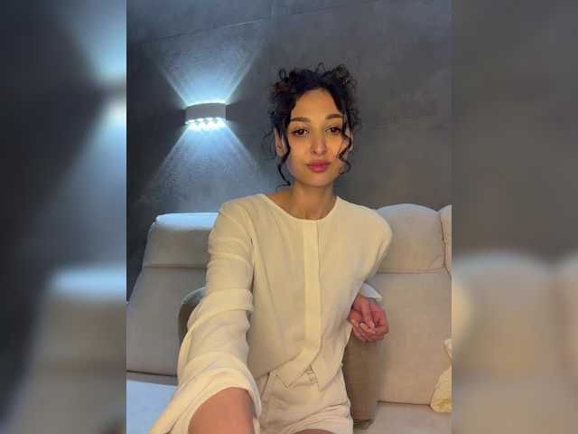 MolliKiana's BongaCams show and profile