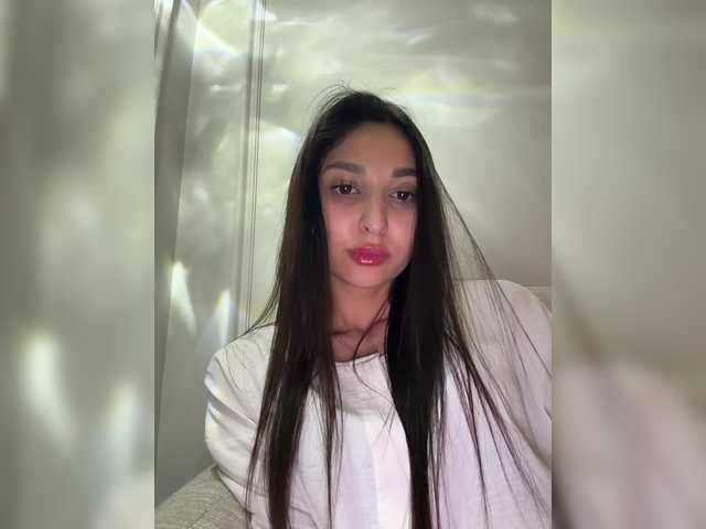 MolliKiana's BongaCams show and profile