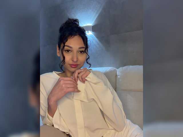 MolliKiana's BongaCams show and profile