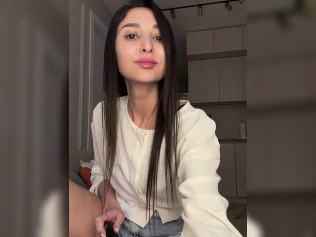 MolliKiana's BongaCams show and profile