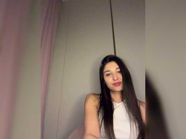 MolliKiana's BongaCams show and profile