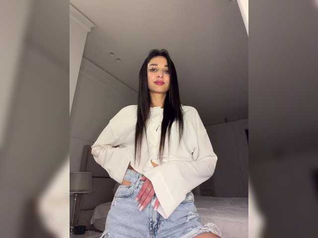 MolliKiana's BongaCams show and profile