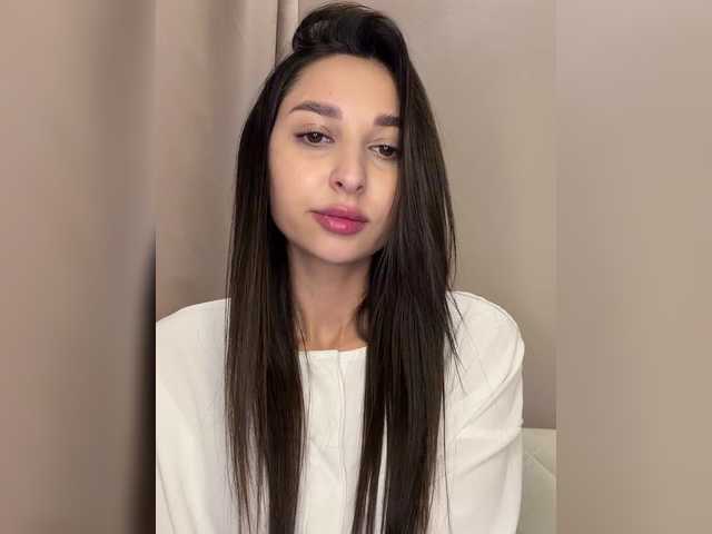 MolliKiana's BongaCams show and profile