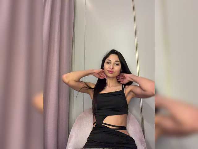 MolliKiana's BongaCams show and profile