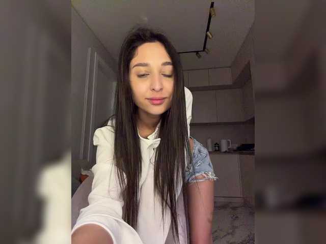 MolliKiana's BongaCams show and profile