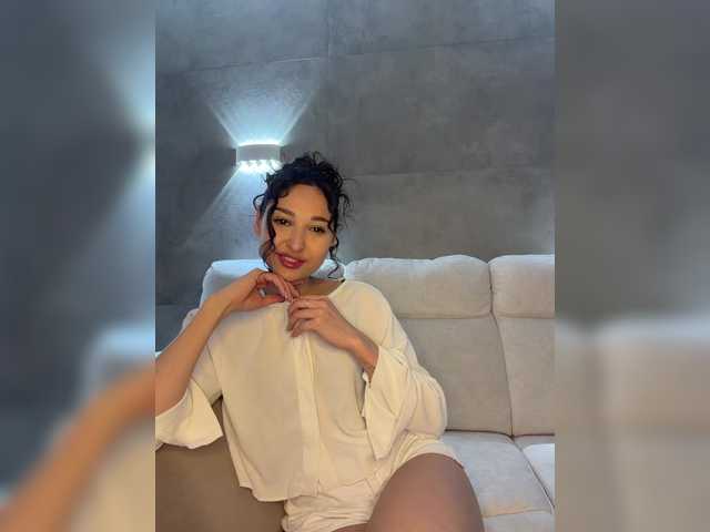 MolliKiana's BongaCams show and profile