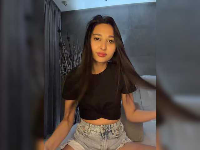 MolliKiana's BongaCams show and profile