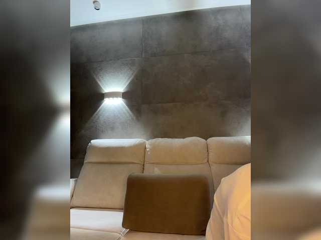 MolliKiana's BongaCams show and profile