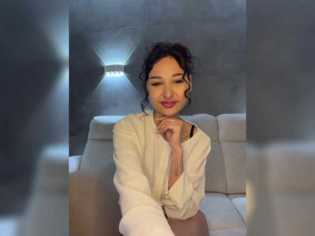 MolliKiana's BongaCams show and profile