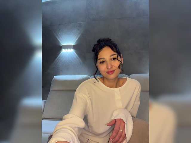 MolliKiana's BongaCams show and profile