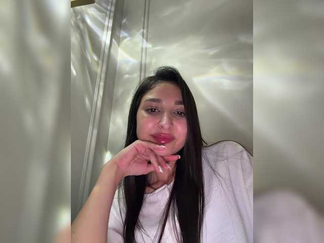 MolliKiana's BongaCams show and profile