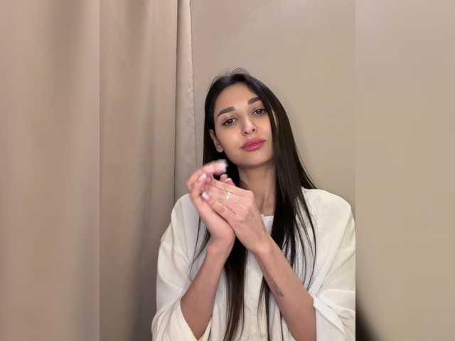 MolliKiana's BongaCams show and profile