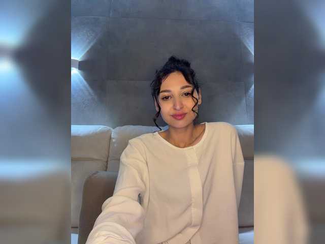 MolliKiana's BongaCams show and profile