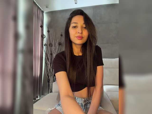 MolliKiana's BongaCams show and profile