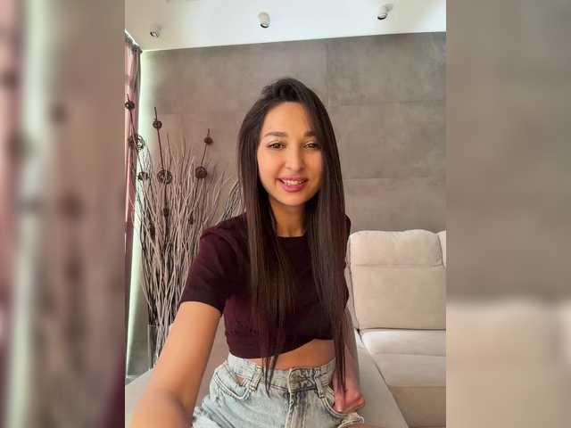 MolliKiana's BongaCams show and profile