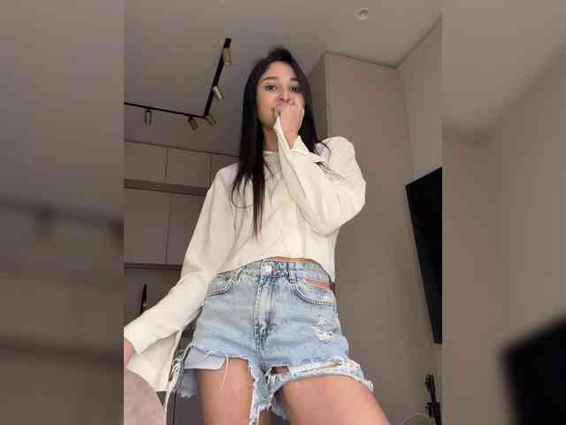 MolliKiana Live Webcam on BongaCams