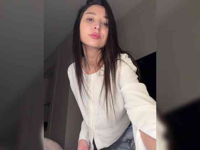 MolliKiana Live Webcam on BongaCams