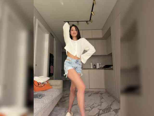 MolliKiana Live Webcam on BongaCams