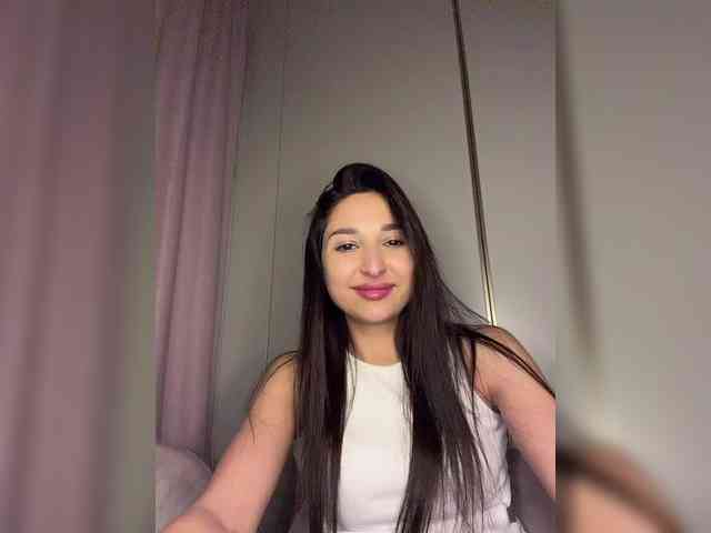 MolliKiana Live Webcam on BongaCams