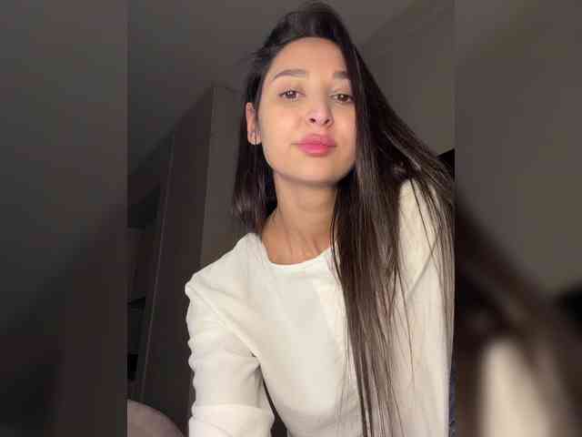 MolliKiana Live Webcam on BongaCams