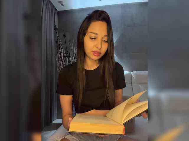 MolliKiana Live Webcam on BongaCams